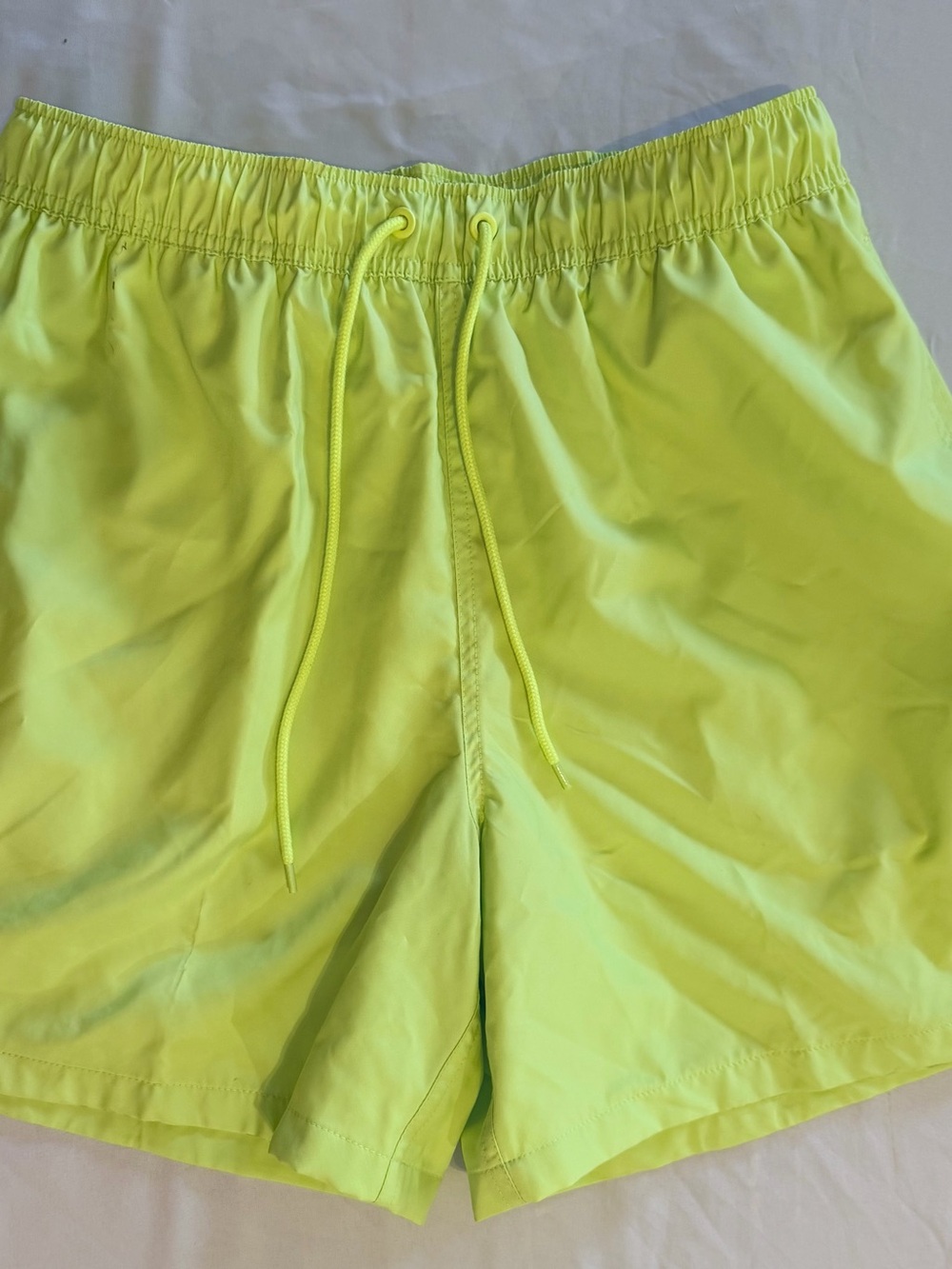 Nike Men's Swim Trunks Size M Neon Yellow Solid Logo Mesh Lined Drawstring Waist